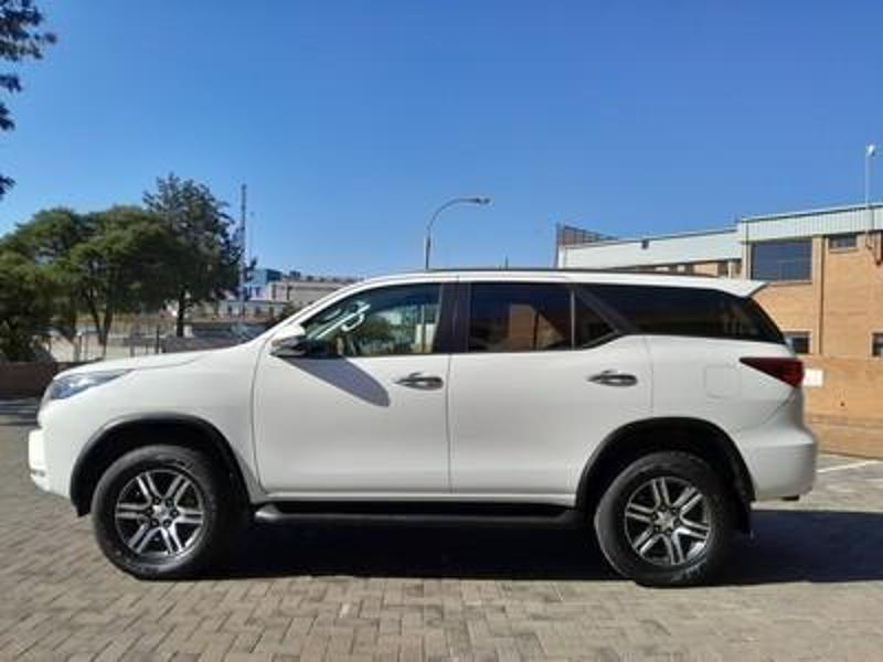 Toyota Fortuner 2.4 Gd-6 Raised Body At