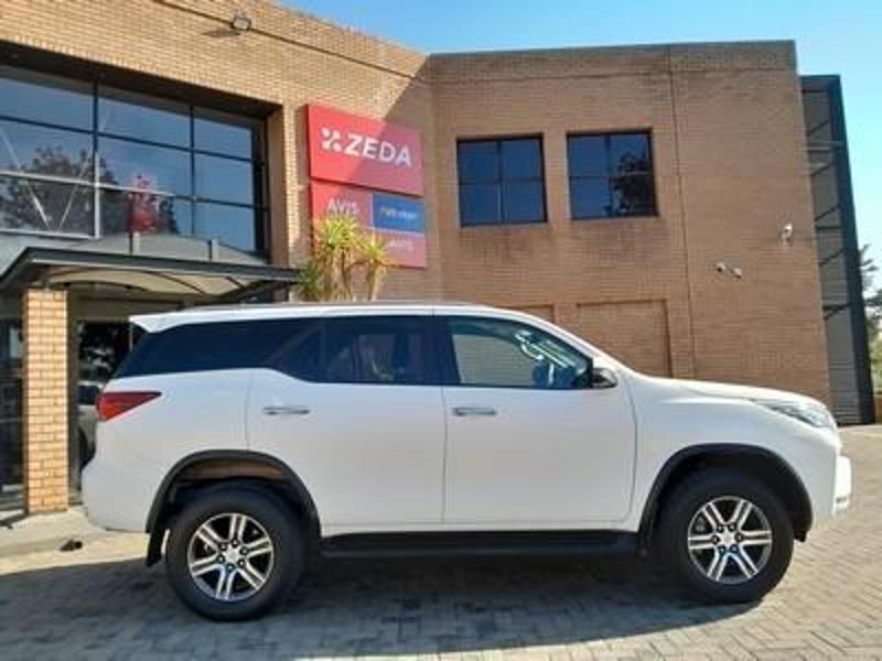 Toyota Fortuner 2.4 Gd-6 Raised Body At