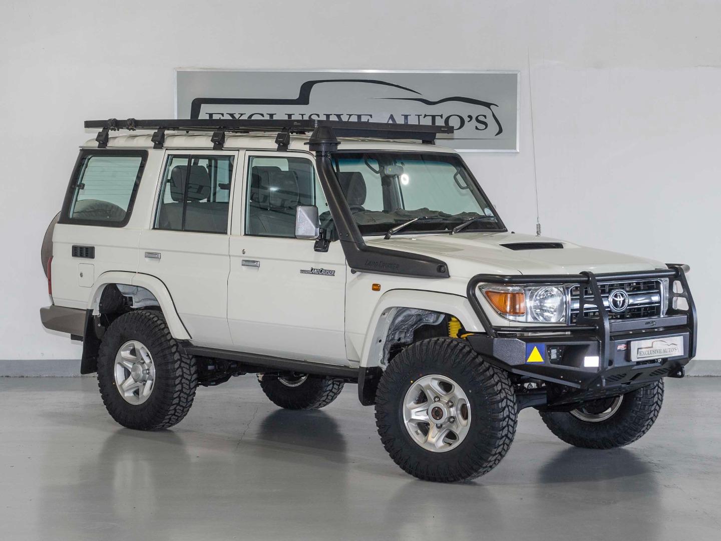 Toyota Land Cruiser 76 4.5 Diesel Station Wagon
