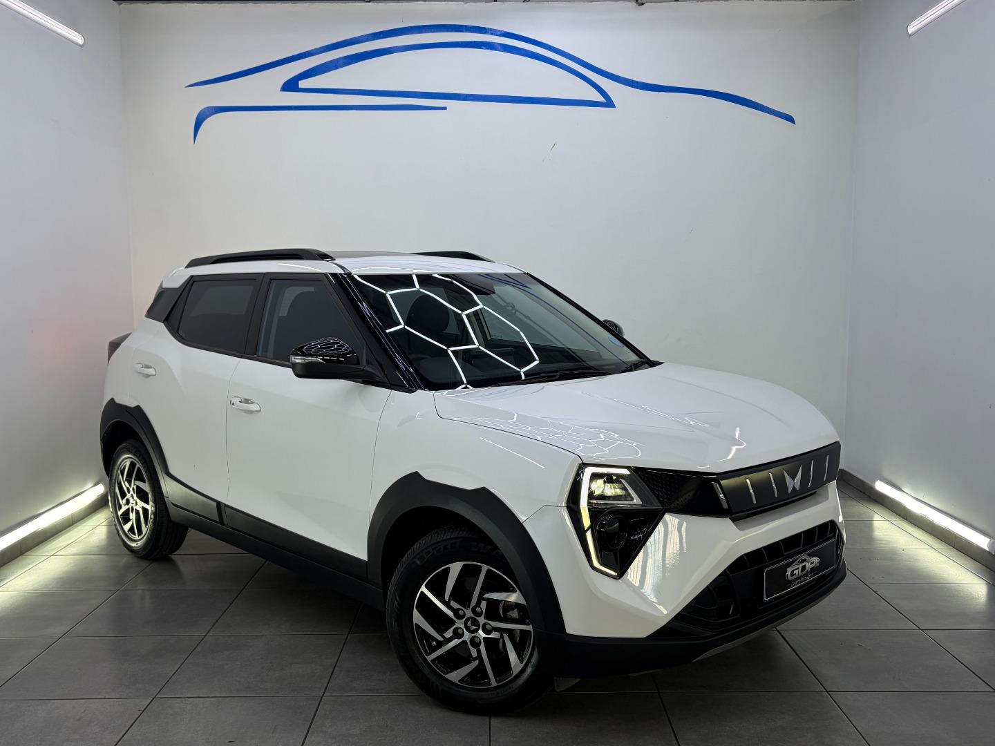 2025 Mahindra XUV 3X0 1.2 AX5 MT