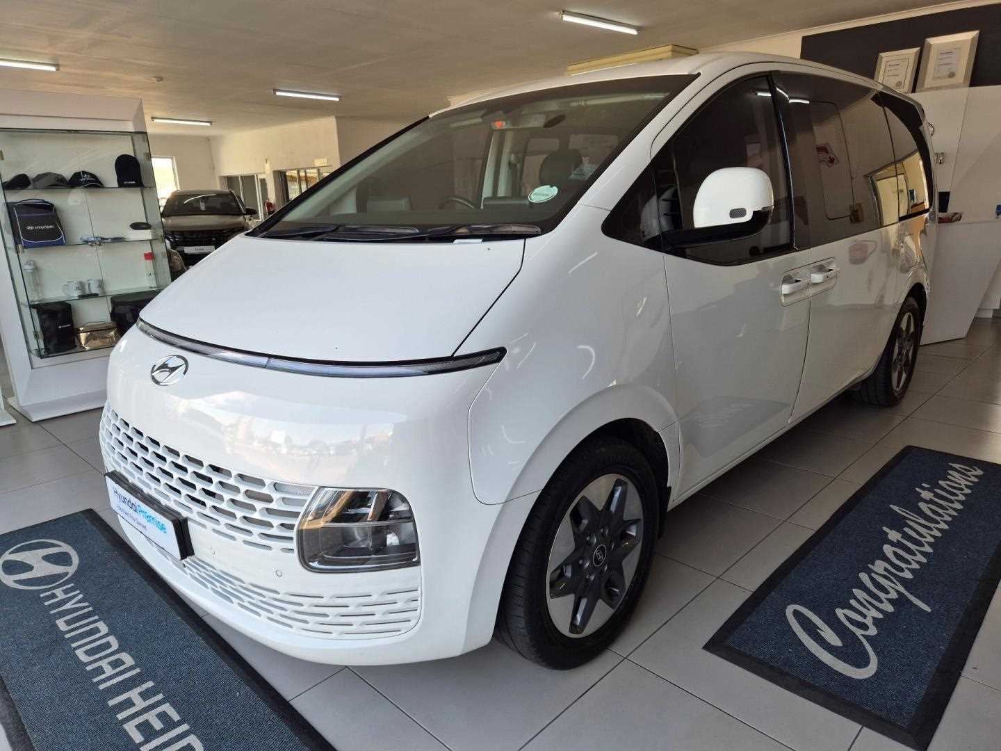 Hyundai Staria 2.2D Elite (9 Seater)