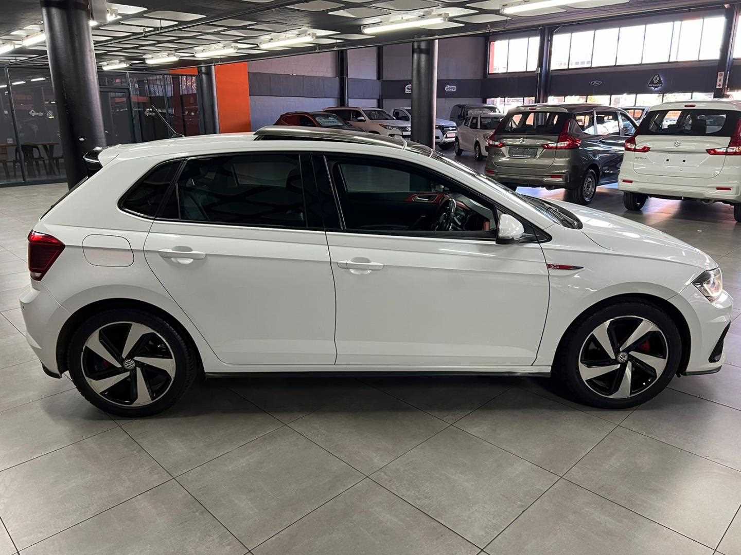 Automatic Volkswagen Polo 2018 for sale