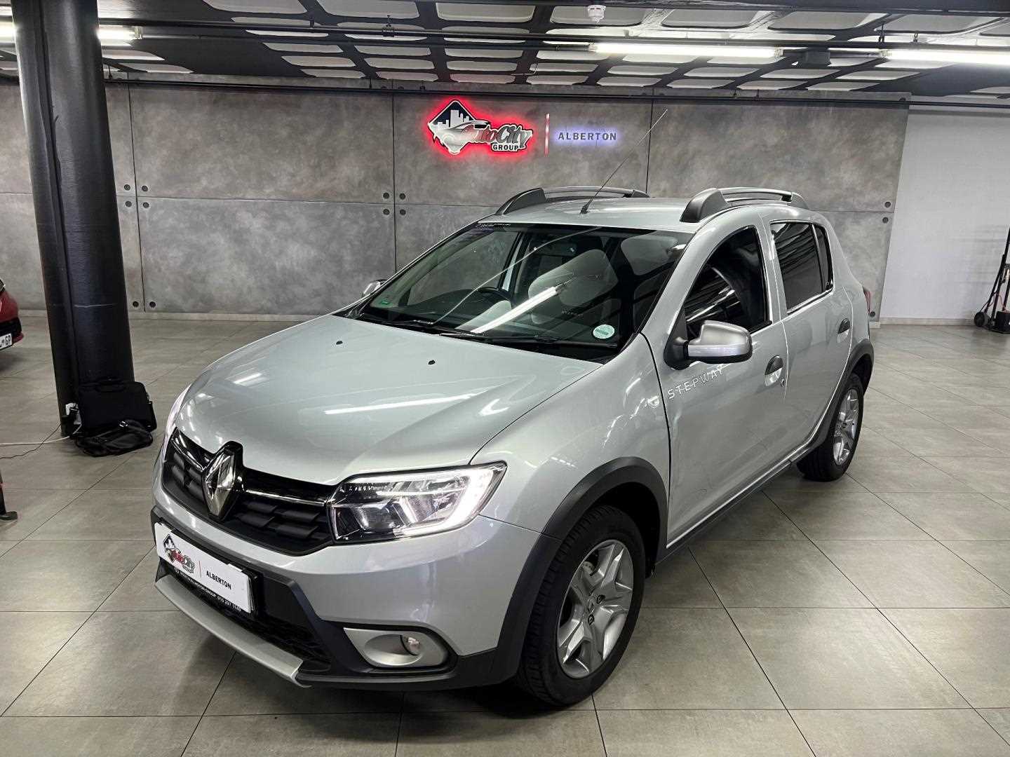 Renault SANDERO 900T STEPWAY PLUS/TECHROAD for Sale in South Africa