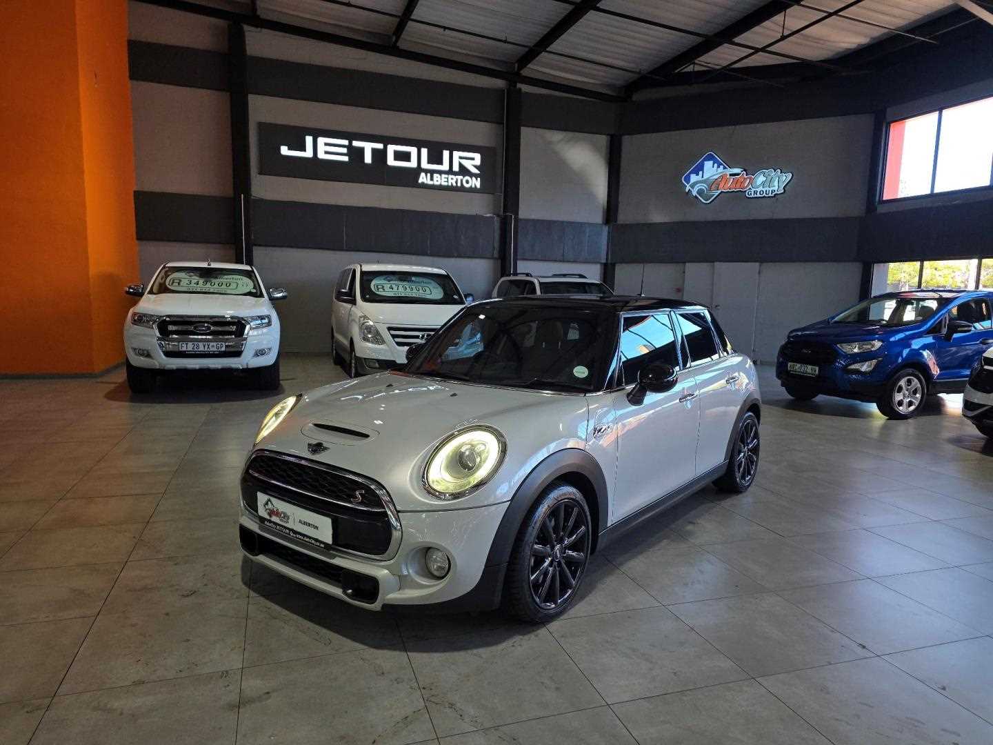 MINI COOPER S 5DR A/T (XS72) for Sale in South Africa