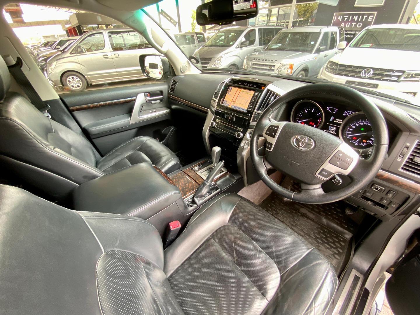Toyota Land Cruiser 200 VX V8 4.5D Twin Turbo Auto for sale in Gauteng ...