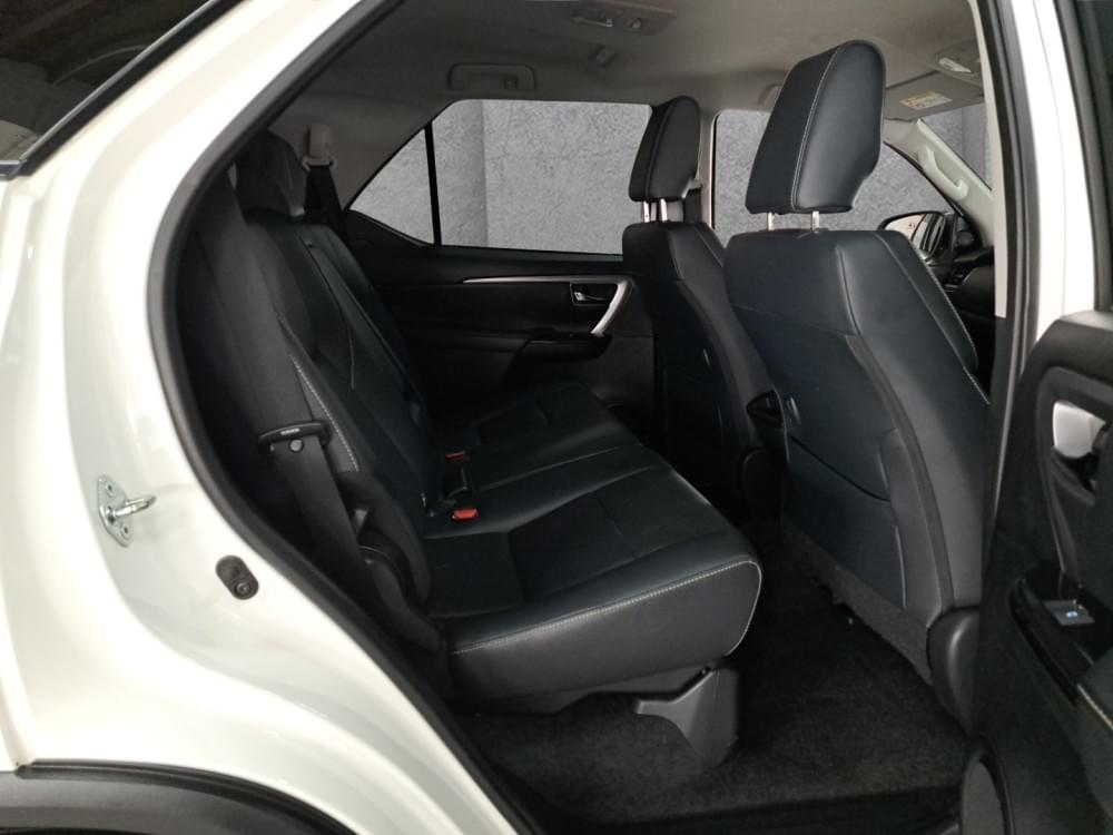Toyota Fortuner 2.4 Gd-6 Rb At