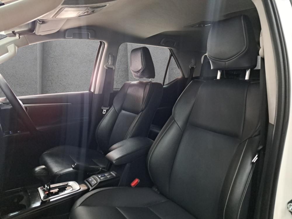Toyota Fortuner 2.4 Gd-6 Rb At