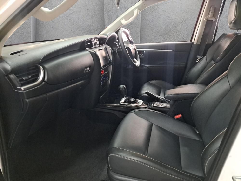 Toyota Fortuner 2.4 Gd-6 Rb At