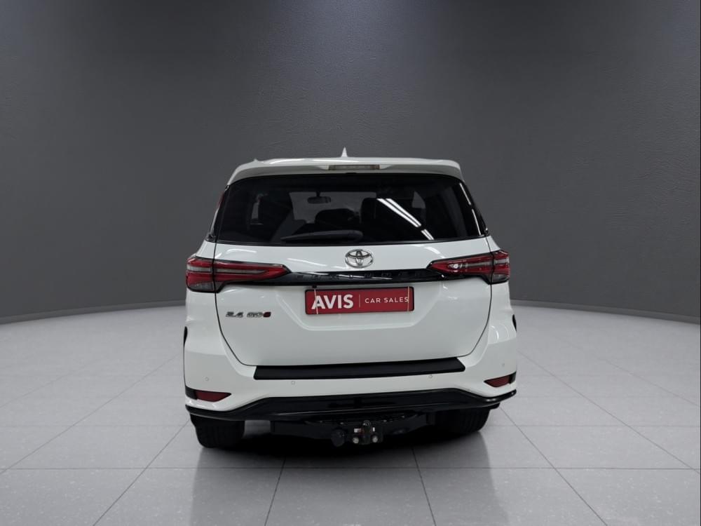 Toyota Fortuner 2.4 Gd-6 Rb At