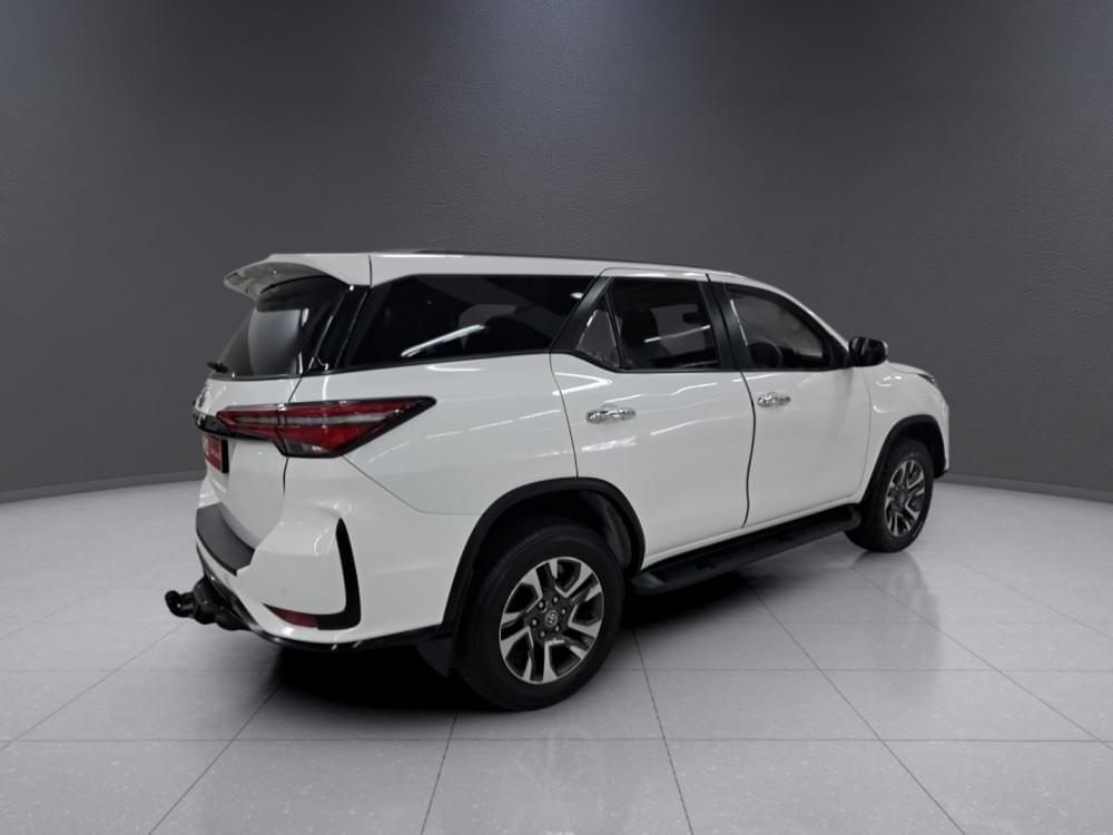 Toyota Fortuner 2.4 Gd-6 Rb At