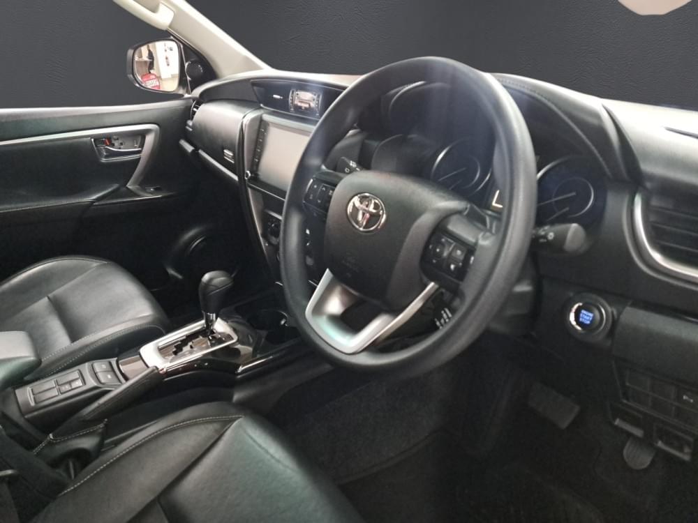 Toyota Fortuner 2.4 Gd-6 Rb At