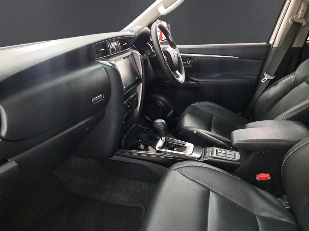 Toyota Fortuner 2.4 Gd-6 Rb At