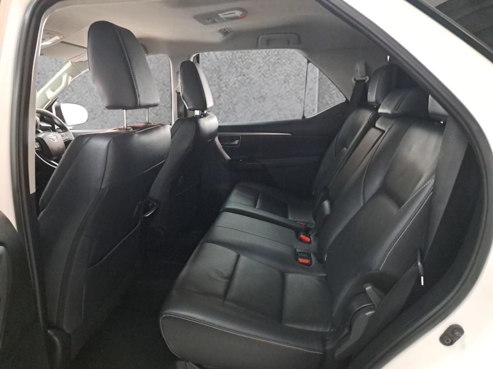 Toyota Fortuner 2.4 Gd-6 Rb At