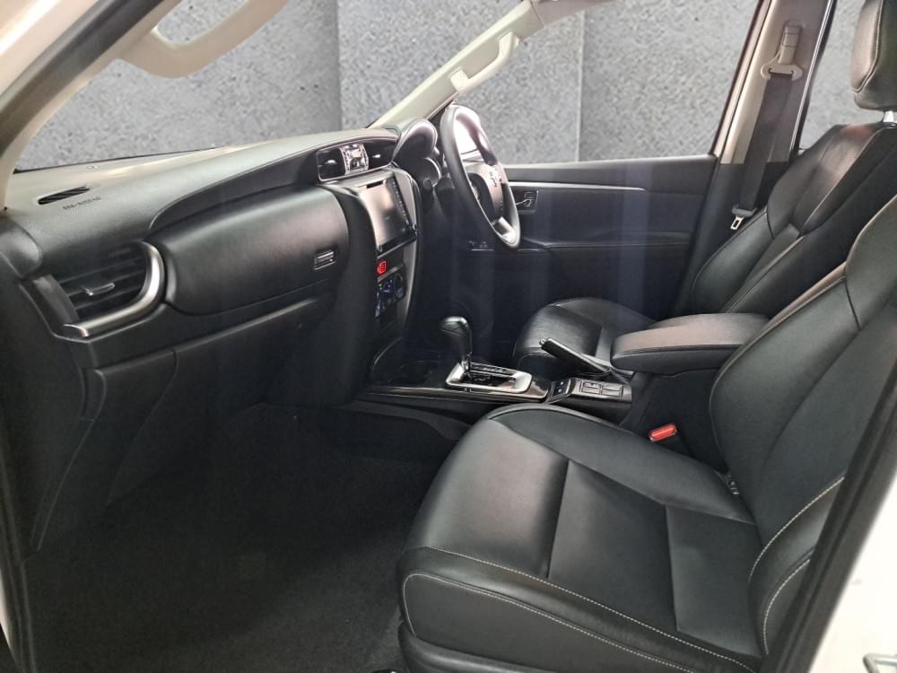 Toyota Fortuner 2.4 Gd-6 Rb At