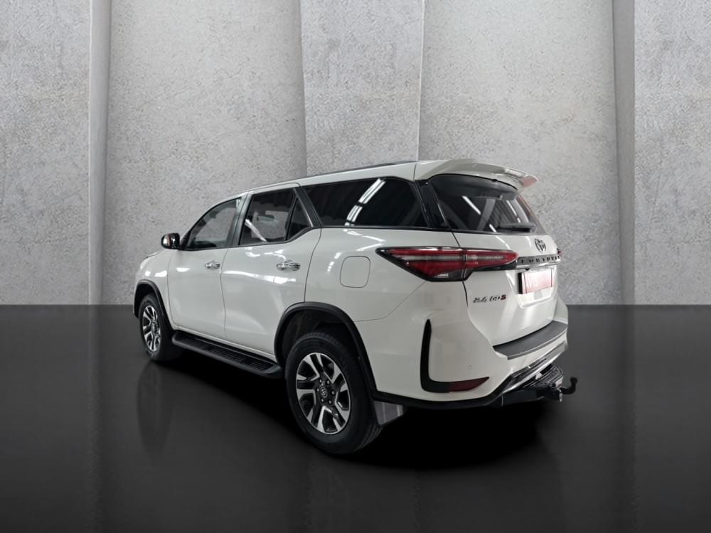 Toyota Fortuner 2.4 Gd-6 Rb At