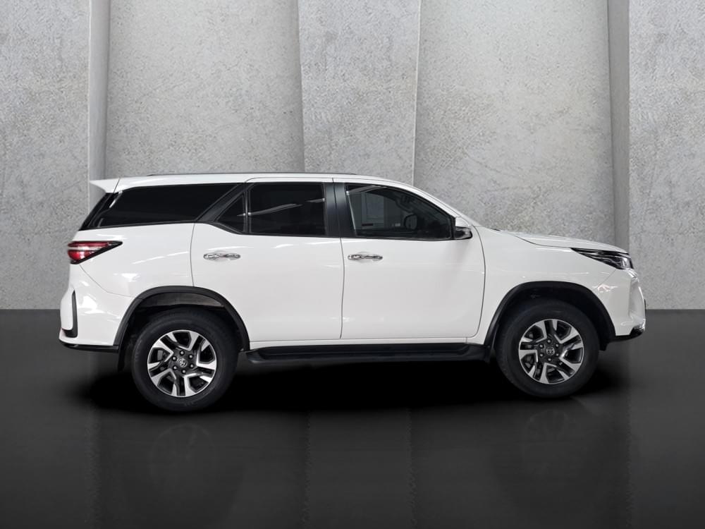 Toyota Fortuner 2.4 Gd-6 Rb At