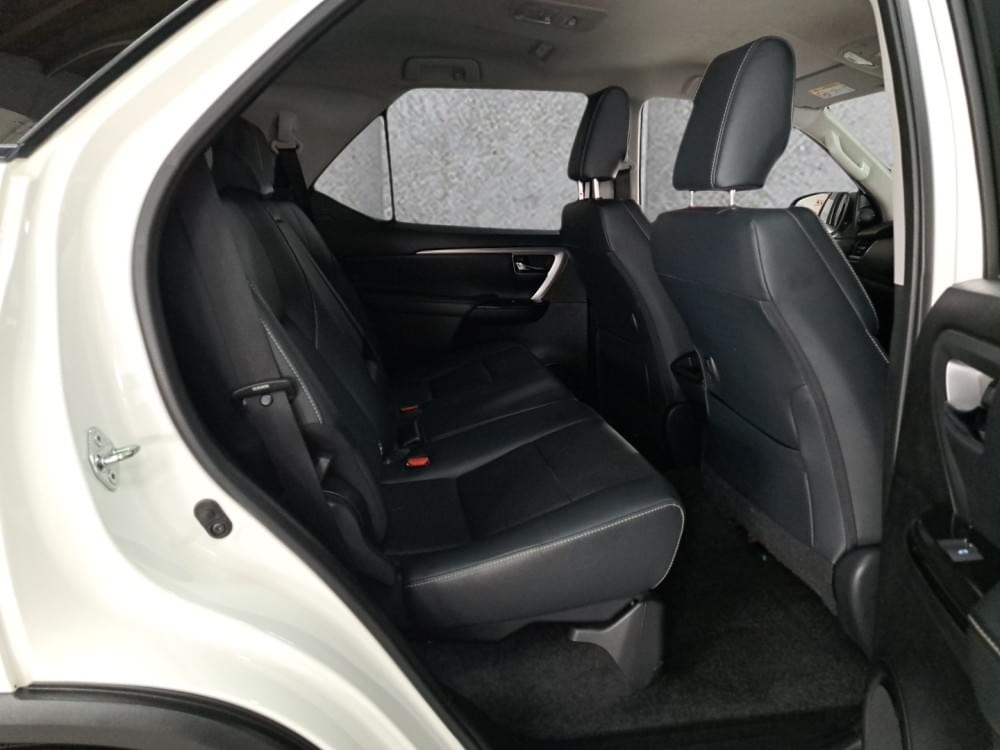 Toyota Fortuner 2.4 Gd-6 Rb At