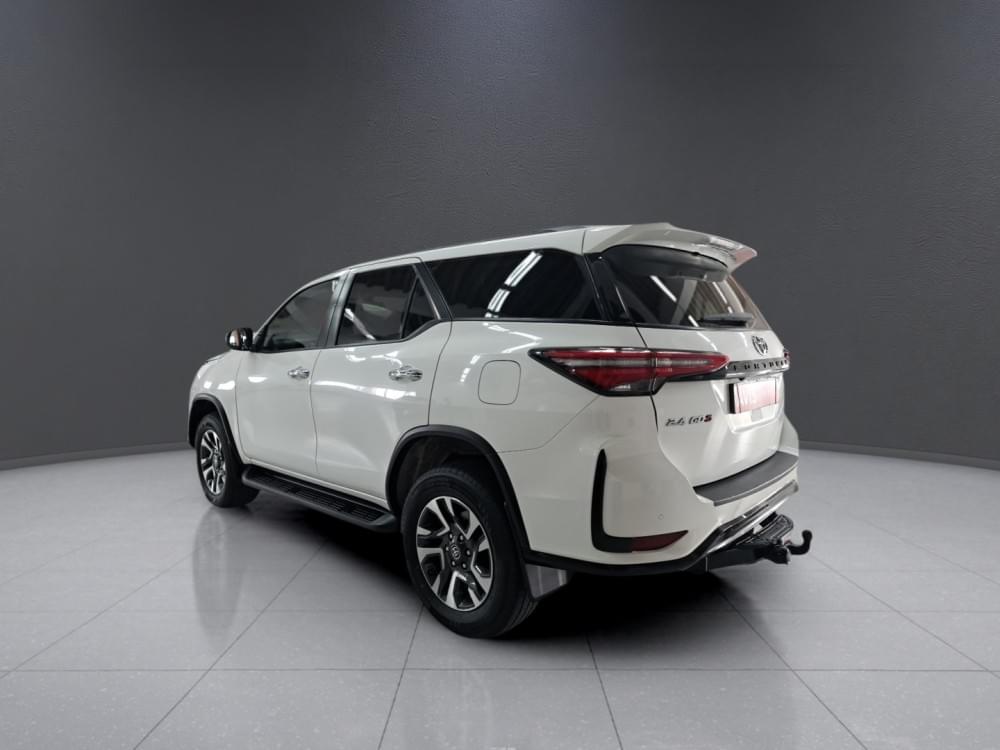 Toyota Fortuner 2.4 Gd-6 Rb At