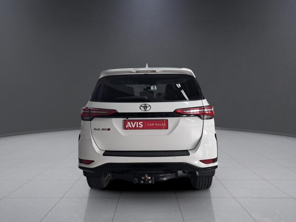 Toyota Fortuner 2.4 Gd-6 Rb At