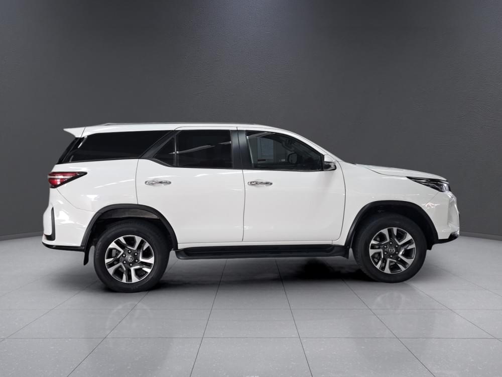 Toyota Fortuner 2.4 Gd-6 Rb At