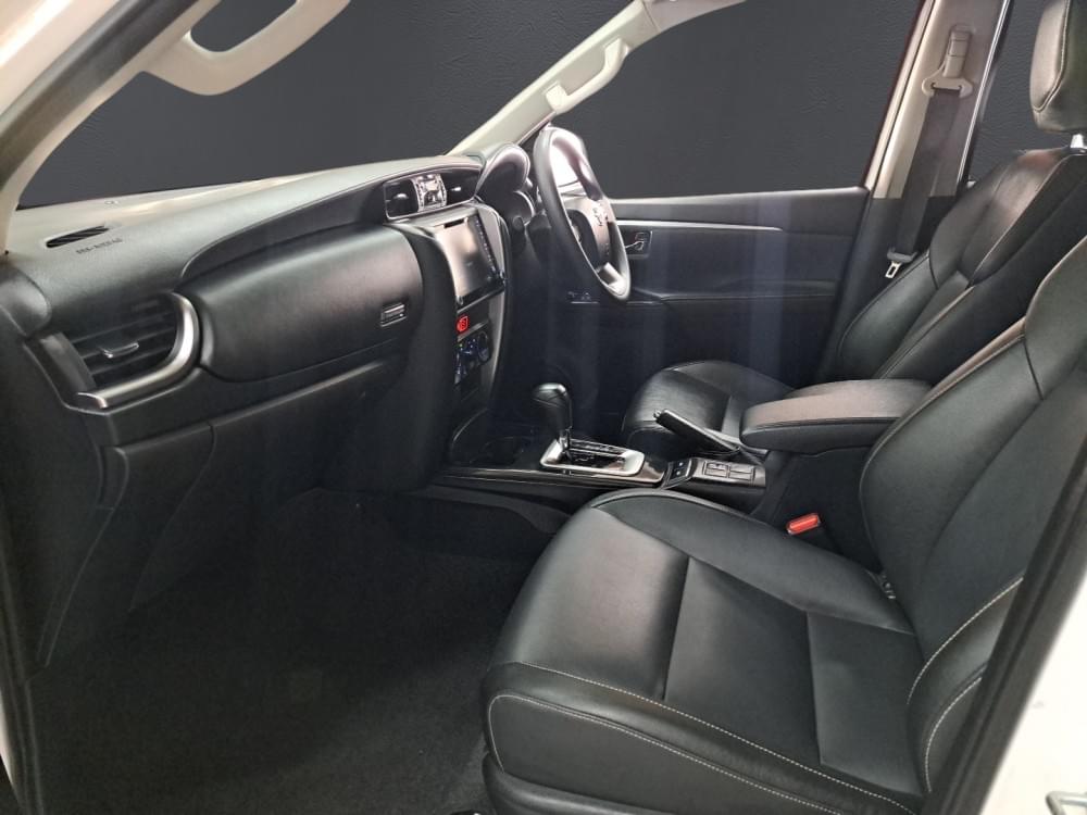 Toyota Fortuner 2.4 Gd-6 Rb At