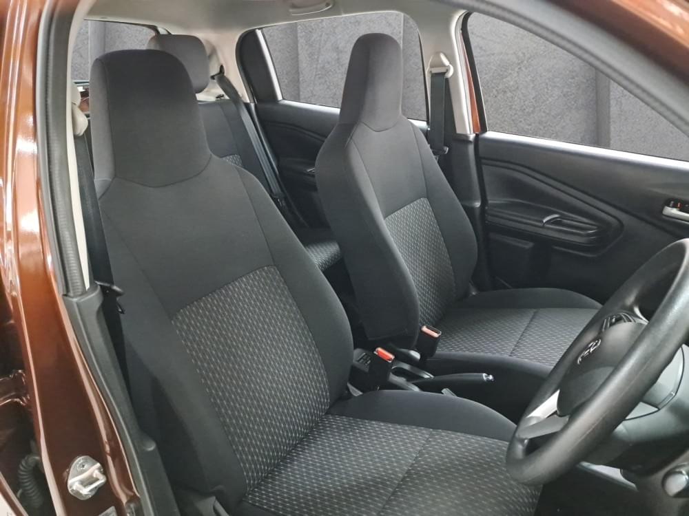 Toyota Vitz 1.0 Xr Amt