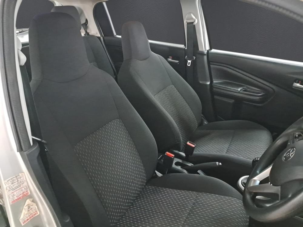 Toyota Vitz 1.0 Xr Mt