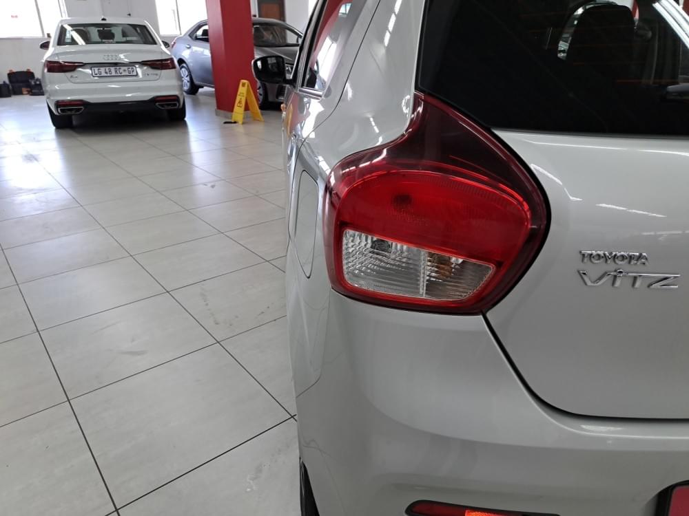 Toyota Vitz 1.0 Xr Mt