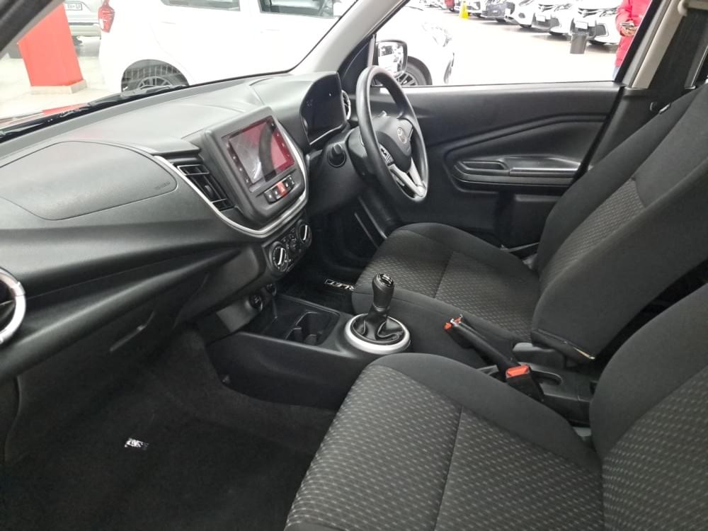 Toyota Vitz 1.0 Xr Mt