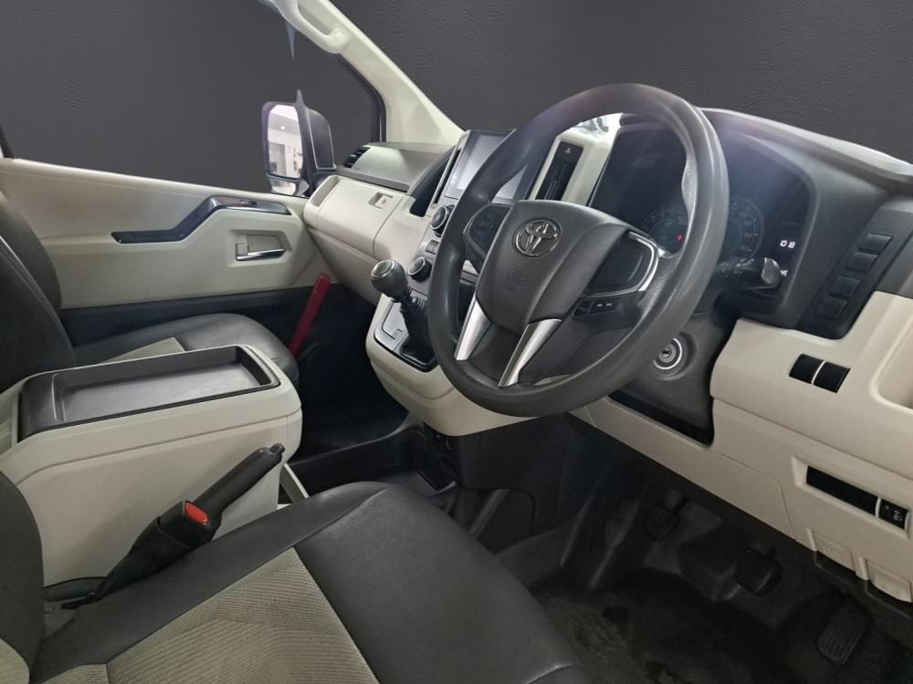 Toyota N/A 2.8 Gl 11-Seater Lwb