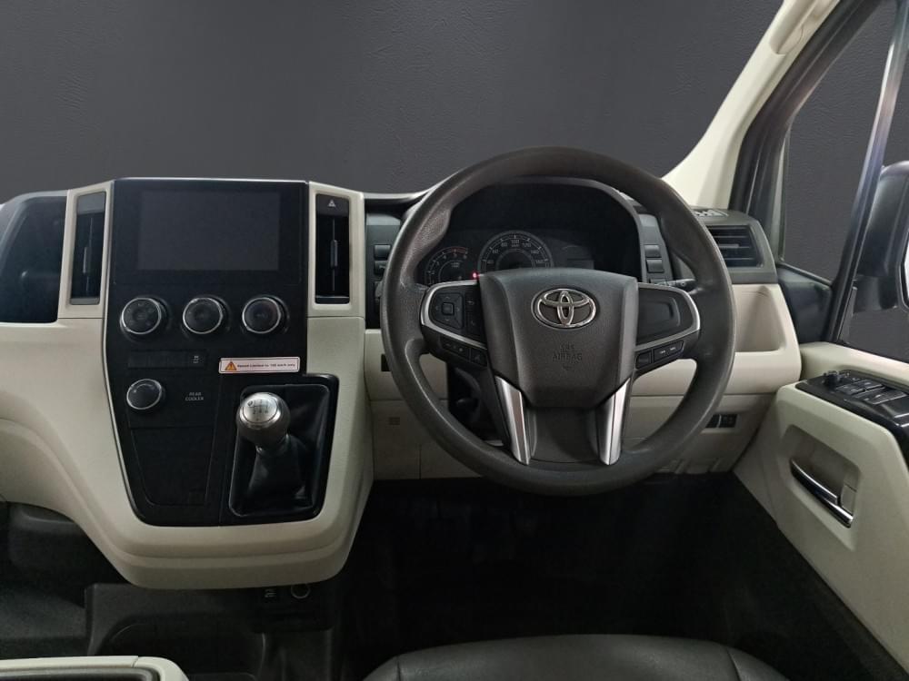 Toyota N/A 2.8 Gl 11-Seater Lwb