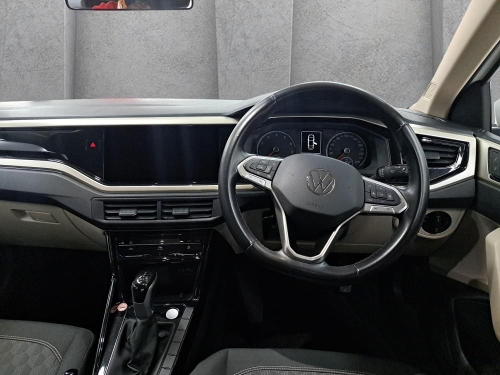 Volkswagen Polo Sedan 1.6 Life Tiptronic