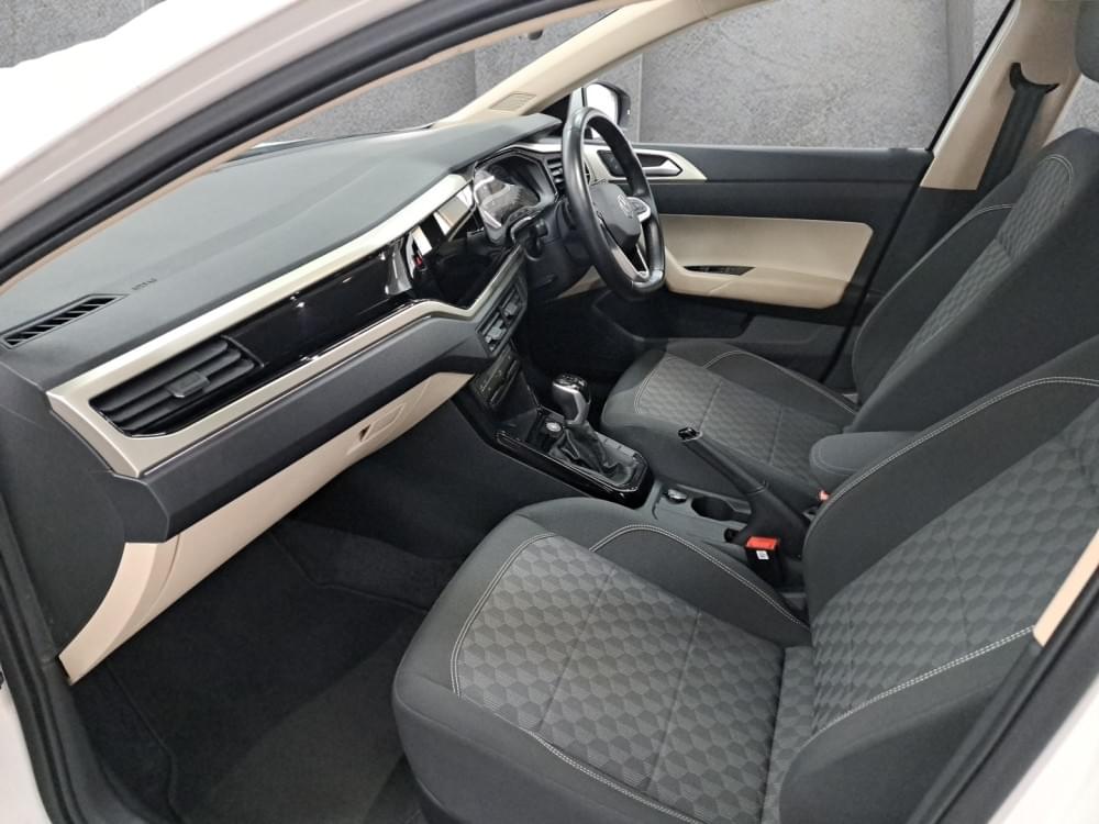 Volkswagen Polo Sedan 1.6 Life Tiptronic