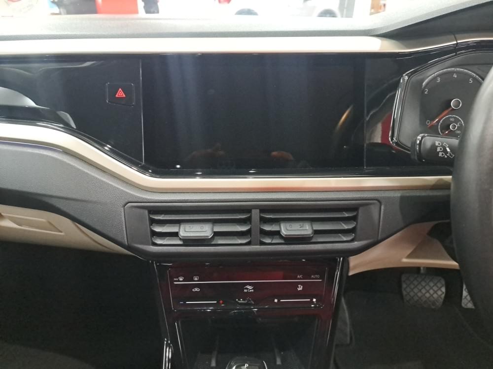 Volkswagen Polo Sedan 1.6 Life Tiptronic