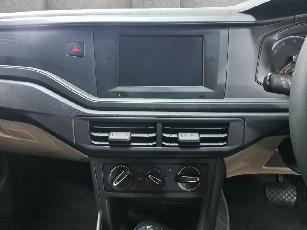 Volkswagen Polo Sedan 1.6 Base