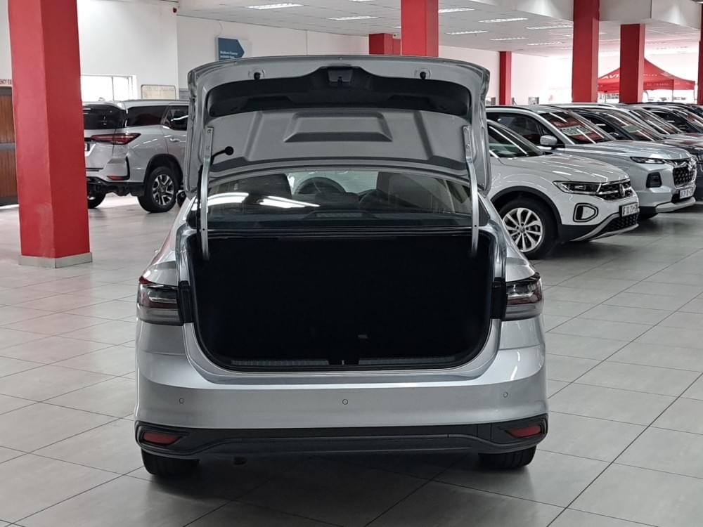 Volkswagen Polo Sedan 1.6 Base