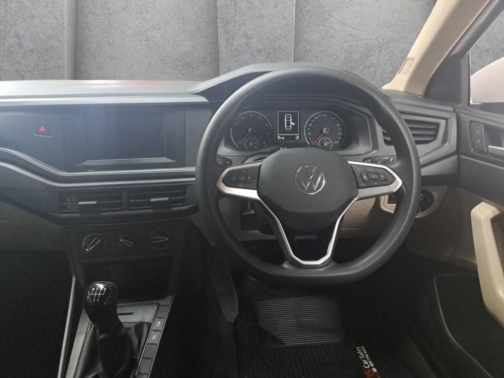 Volkswagen Polo Sedan 1.6 Base