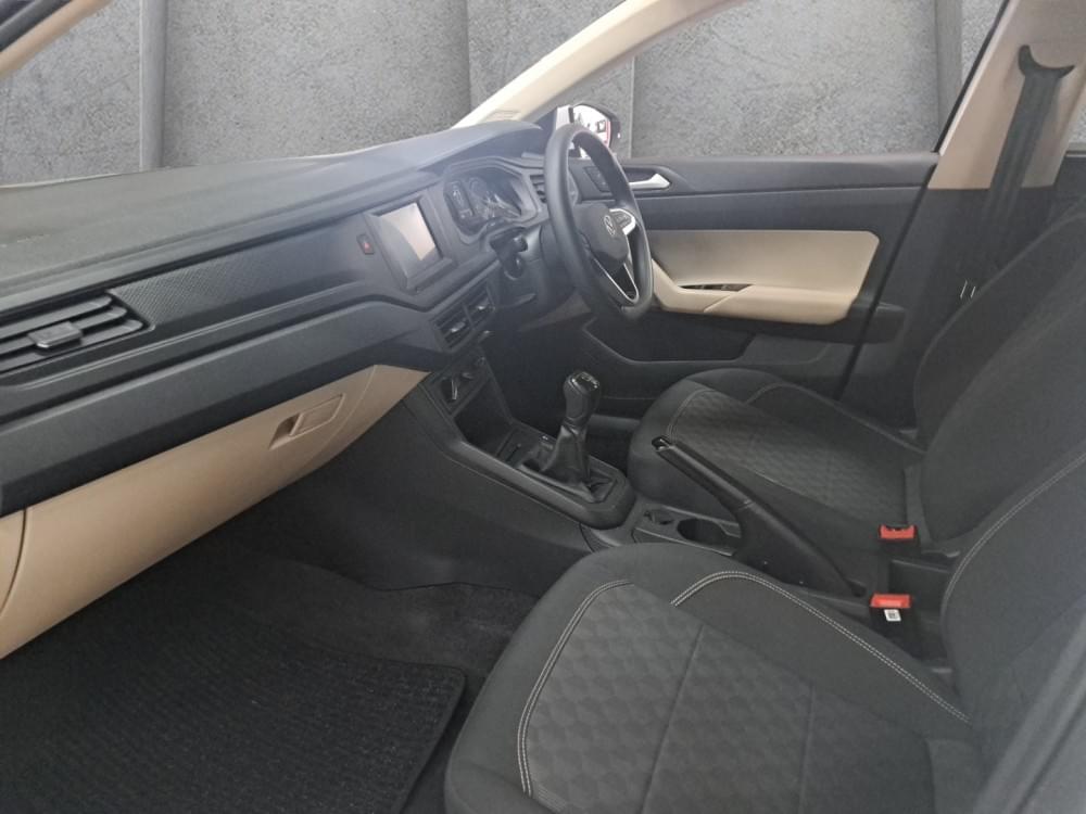 Volkswagen Polo Sedan 1.6 Base