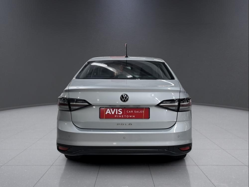 Volkswagen Polo Sedan 1.6 Base