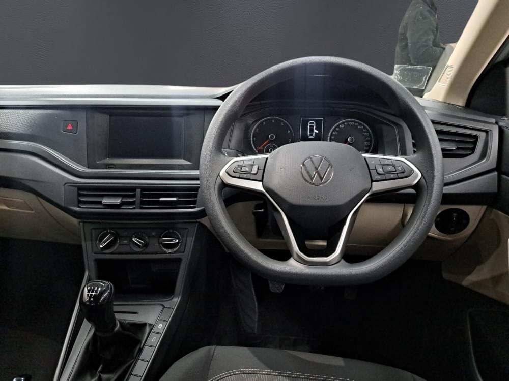 Volkswagen Polo Sedan 1.6 Base