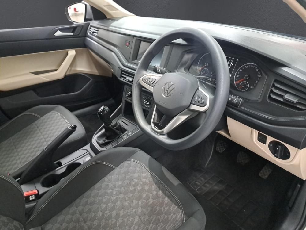 Volkswagen Polo Sedan 1.6 Base