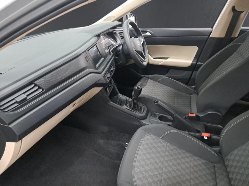 Volkswagen Polo Sedan 1.6 Base