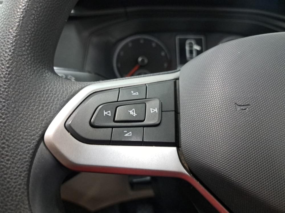 Volkswagen Polo Sedan 1.6 Base