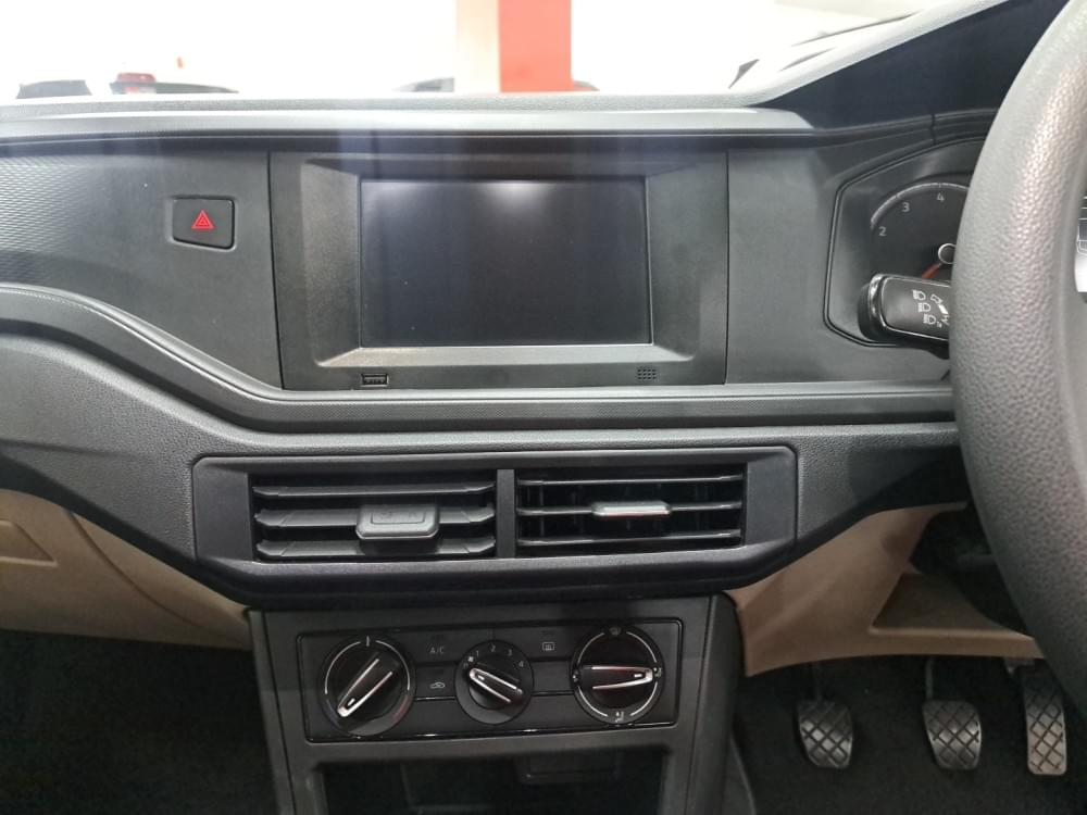 Volkswagen Polo Sedan 1.6 Base