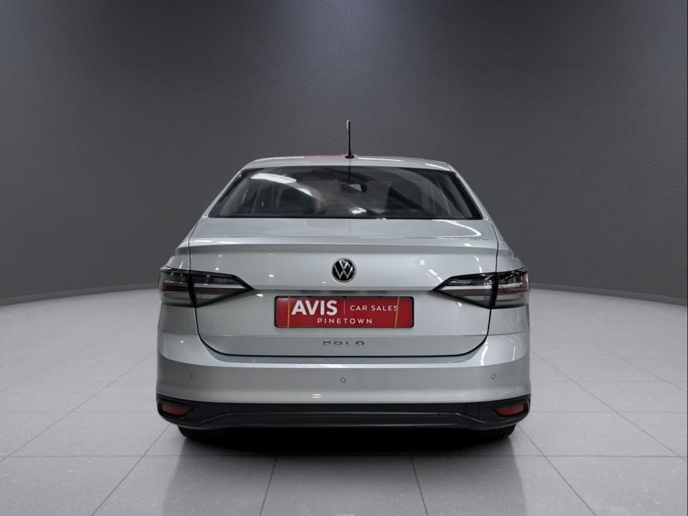 Volkswagen Polo Sedan 1.6 Base