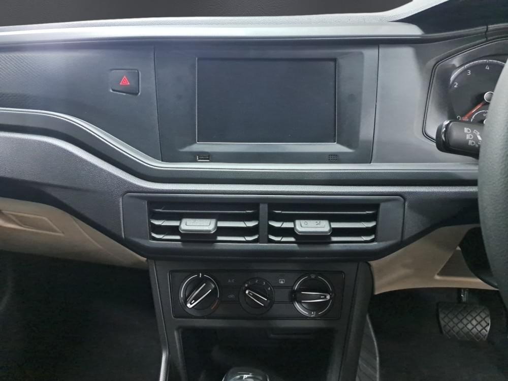 Volkswagen Polo Sedan 1.6 Base