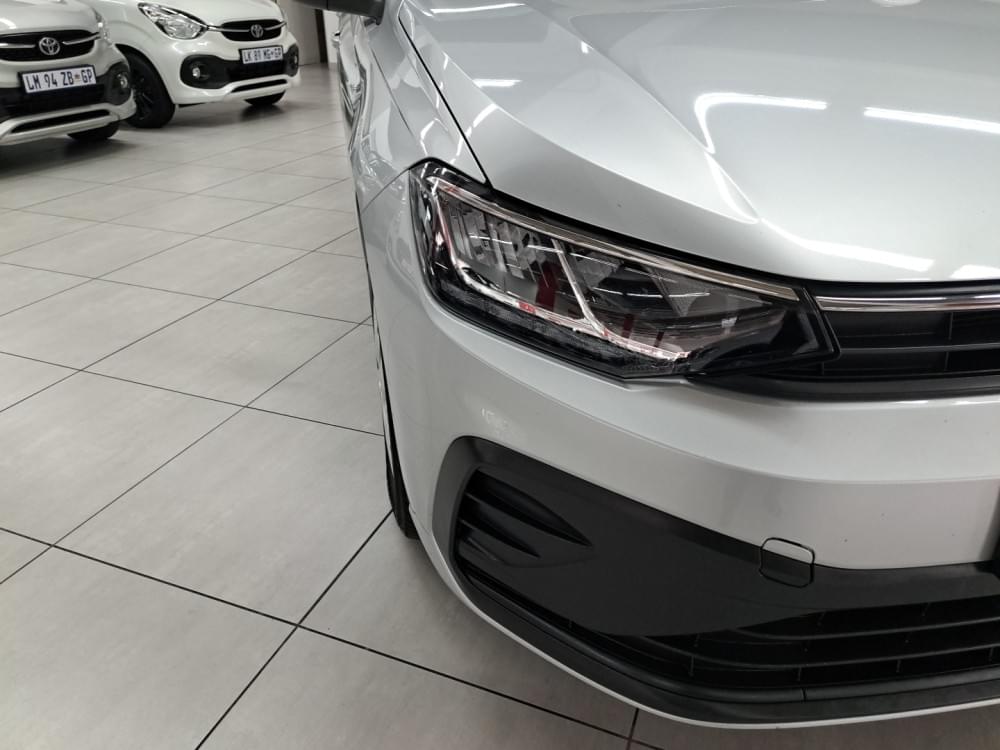 Volkswagen Polo Sedan 1.6 Base