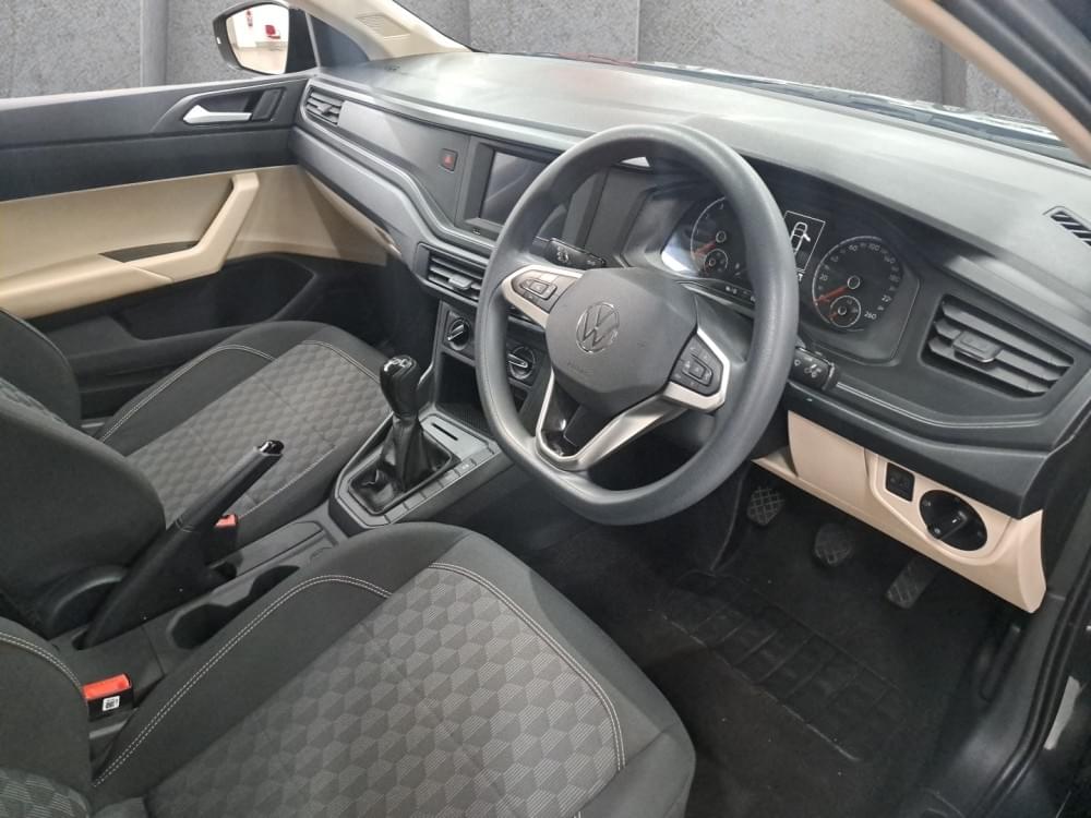 Volkswagen Polo Sedan 1.6 Base