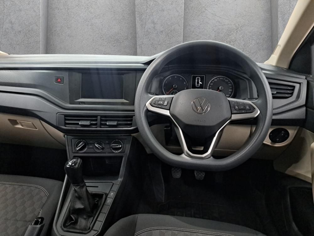 Volkswagen Polo Sedan 1.6 Base