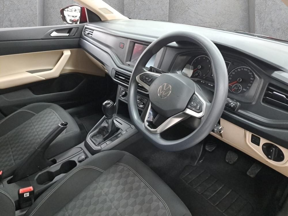 Volkswagen Polo Sedan 1.6 Base